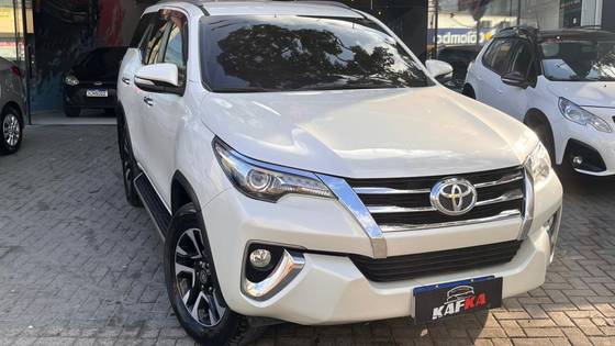 TOYOTA HILUX 2.8 SRX 4X4 CD 16V DIESEL 4P AUTOMÁTICO